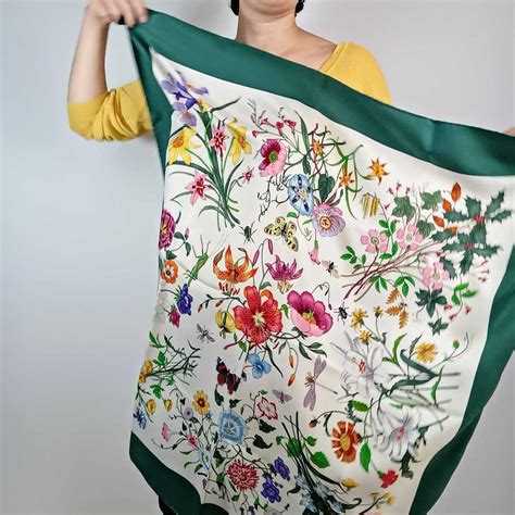 Ma foulard di Gucci non è sinonimo solo di Flora